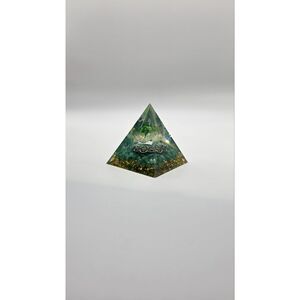 Green Crystal Pyramid Polished Carved Stone Mineral Specimen Altar Decor